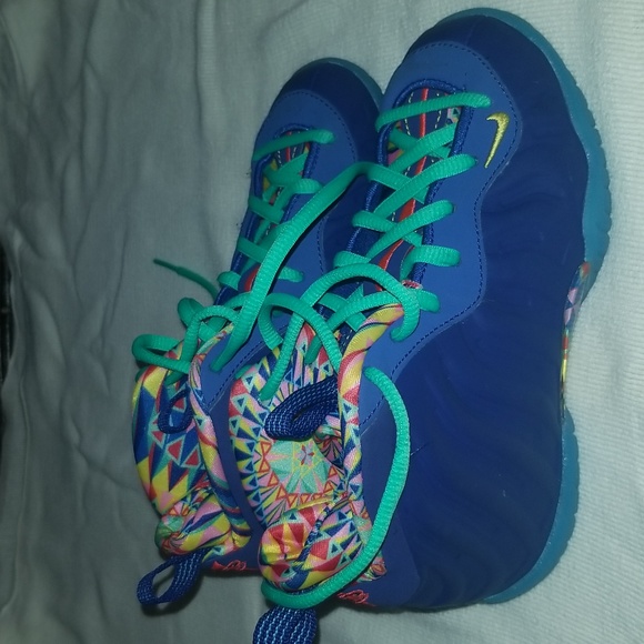 Kids Nike foamposite size 12 - Picture 2 of 4